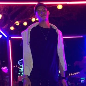 Meet your Posher, Suegro